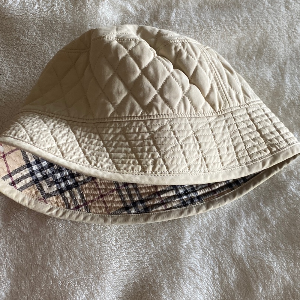 Burberry bucket hat
